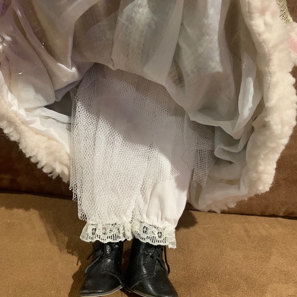 Katherine collection series 2 special Edition find genuine porcelain doll - Picture 4 of 7